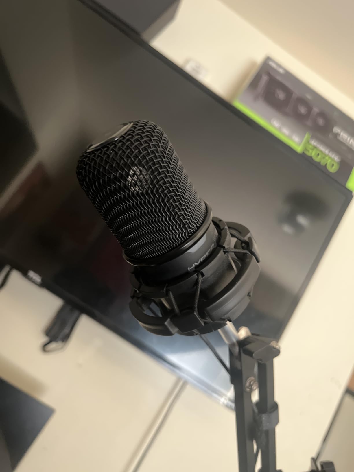 HyperX SoloCast - USB Condenser Gaming Microphone, for PC, PS4, PS5 and Mac, Tap-to-Mute Sensor, Cardioid Polar Pattern customer photo 1