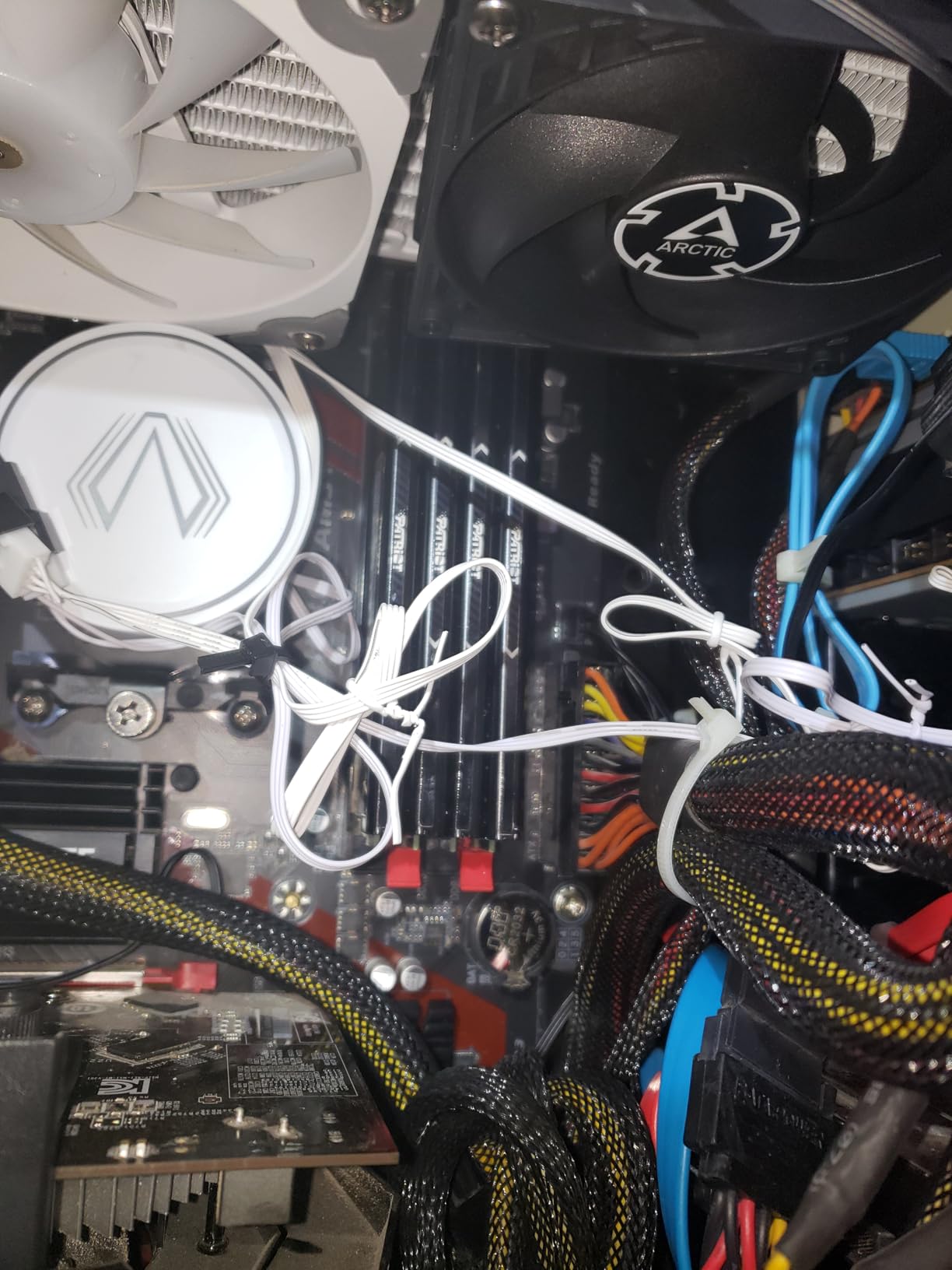 Vetroo V240 Black Liquid CPU Cooler 240mm Addressable RGB Pump & PWM Fans 250W TDP AIO Water Cooling w/Controller Hub for Intel LGA 1851/1700/1200/115X AMD AM5/AM4 for Gaming Console customer photo 2