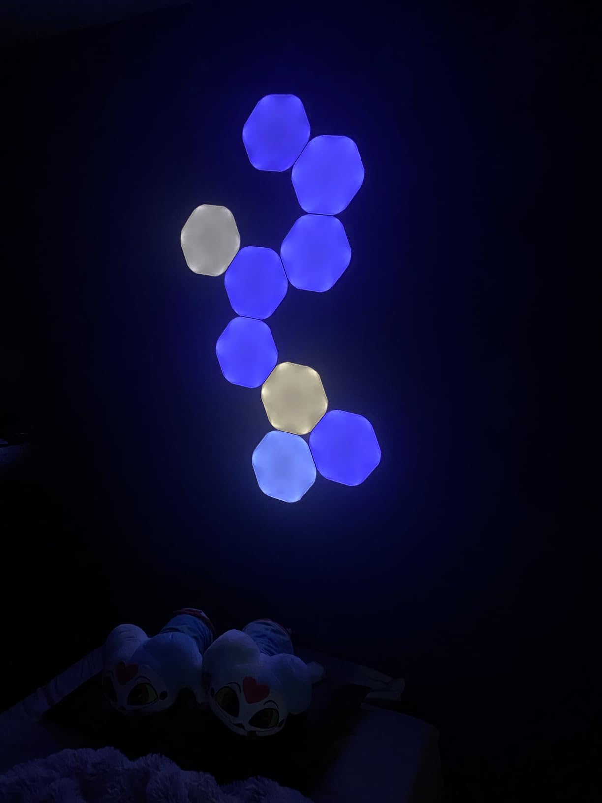 Nanoleaf Shapes LED Wall Lights, RGBW Smart Wall Panels with 16M+ Color, Compatible with Alexa & Google Assistant, Music Sync, DIY Gaming Light for Home Decor (Hexagons Smarter Kit 7 Pack) customer photo 1