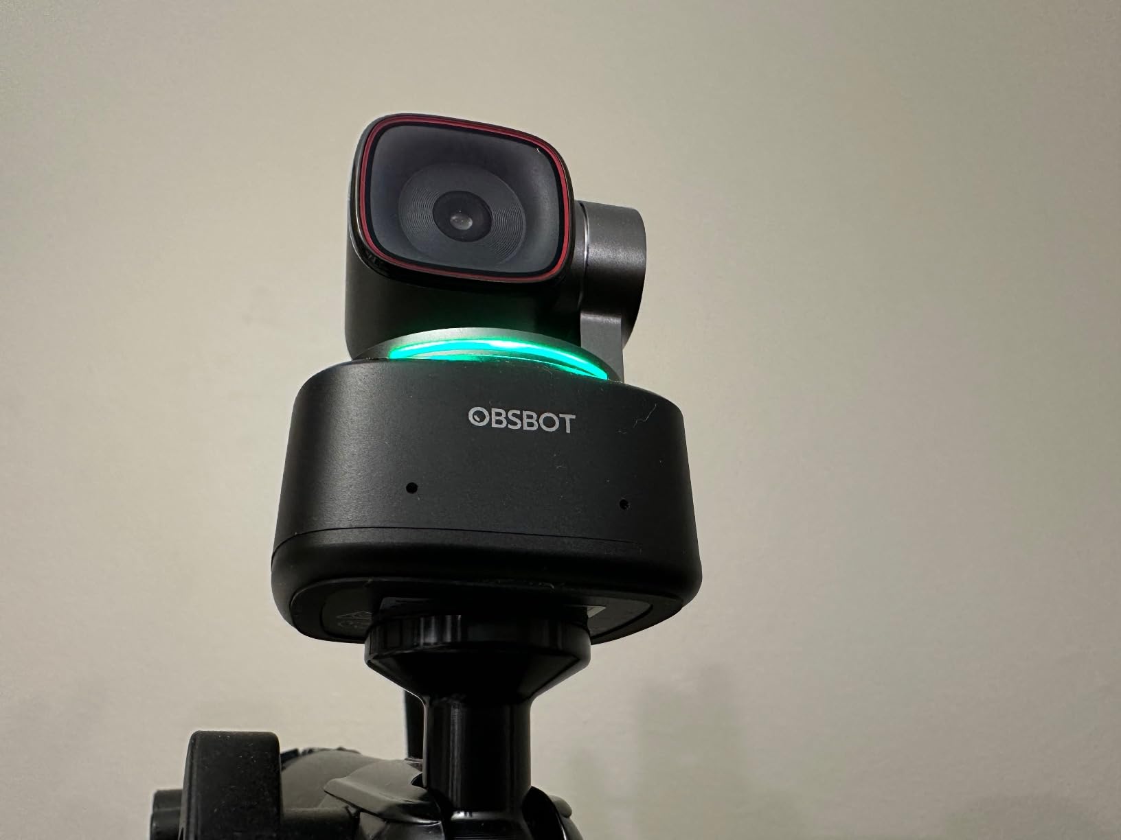 OBSBOT Tiny 1080P PTZ Webcam with AI Tracking, Auto Framing, Noise Reduction, and Gesture Control customer photo 2