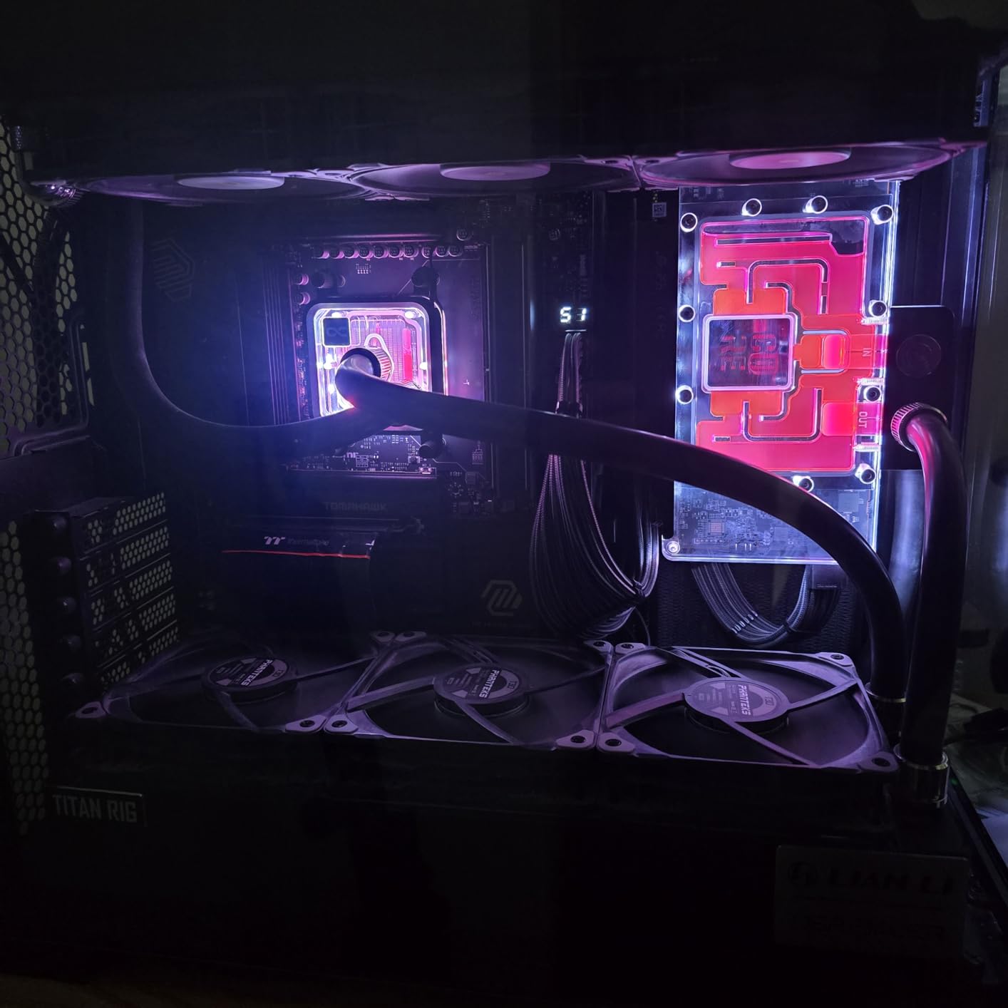 Mayhems - XT1 Premixed PC Coolant - Computer Water Cooling Fluid - Liquid Cooling, Thermal Performance Series, UV Fluorescent, 1 Litre, Tree Viper Green customer photo 1