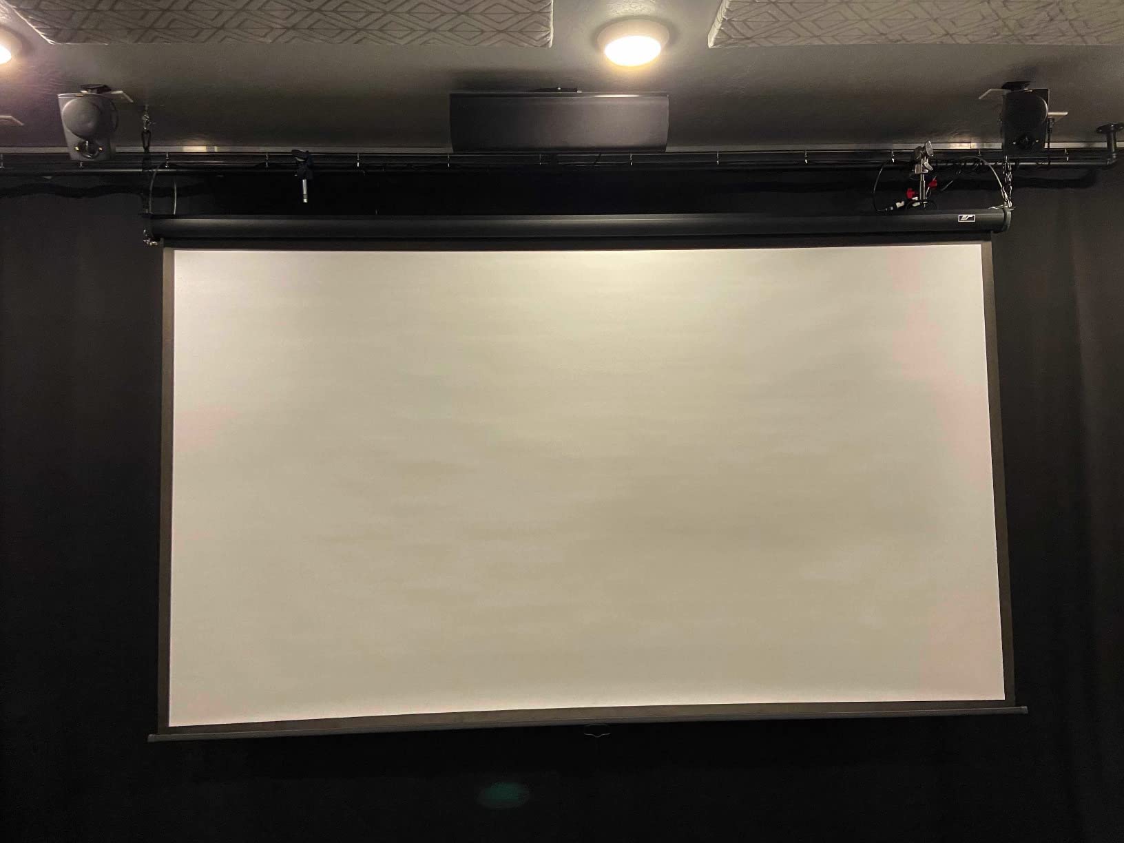 Elite Screens Manual Pull Down Projector Screen 110-INCH Home Movie Cinema Gaming Office Presentation, ISF Certified, Auto-Lock Mechanism, 4K / 8K 3D Ultra HDR HD Ready, M110H customer photo 1
