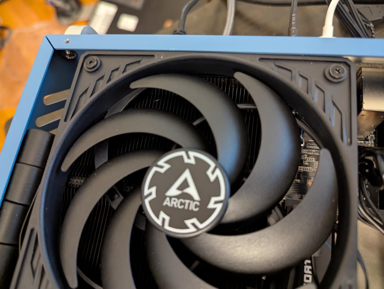ARCTIC P12 Slim PWM PST - PC Fan, 120mm Case Fan with PWM Sharing Technology (PST), Pressure-optimised, Quiet Motor, Computer, Extra Slim, 300-2100 RPM - Black customer photo 2
