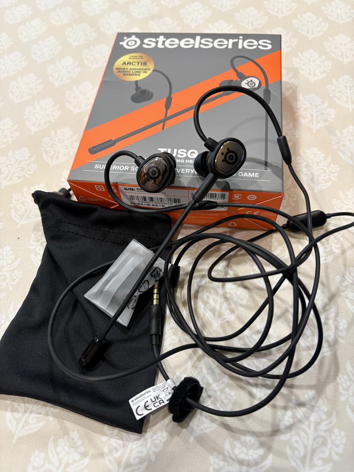 Tusq Gaming Earphones with Detachable Microphone Noise Cancelling for PC/PS/Switch/Smartphone,Ear-Hook,Black,3 Settings to Fit Your Ear Size customer photo 2