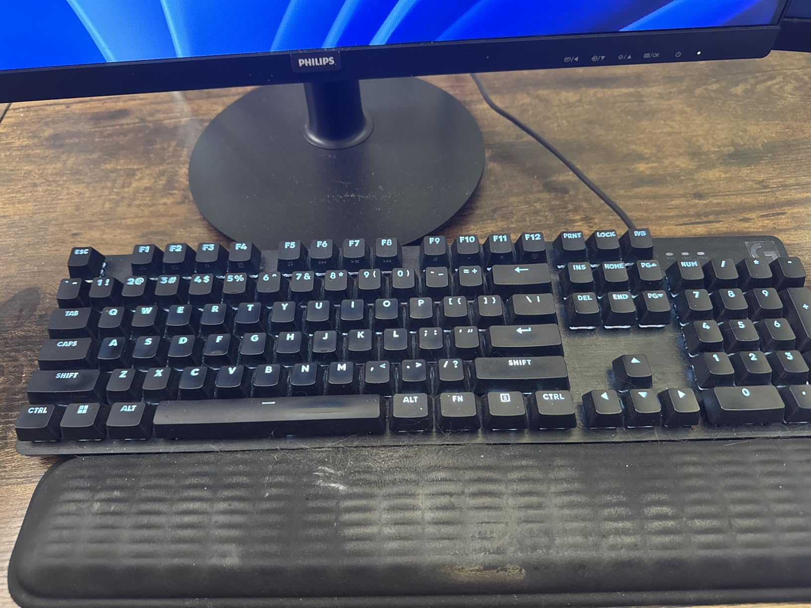 Logitech G413 TKL SE Mechanical Gaming Keyboard - Compact Backlit Keyboard with Tactile Mechanical Switches, Anti-Ghosting, Compatible with Windows, macOS - Black Aluminum customer photo 1