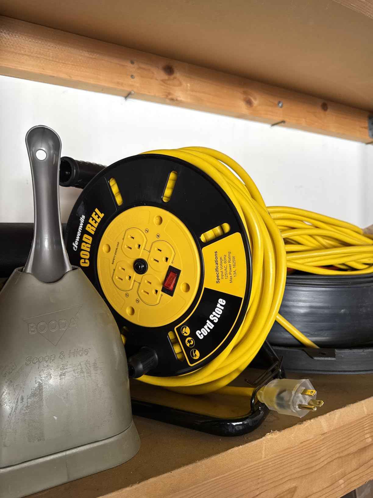 DEWENWILS Extension Cord Storage Reel with 4-Grounded Outlets, Heavy Duty Open Cord Reel for 12/3,14/3,16/3 Gauge Power Cord, Hand Wind Retractable, 13A Circuit Breaker, Yellow, ETL Listed customer photo 1