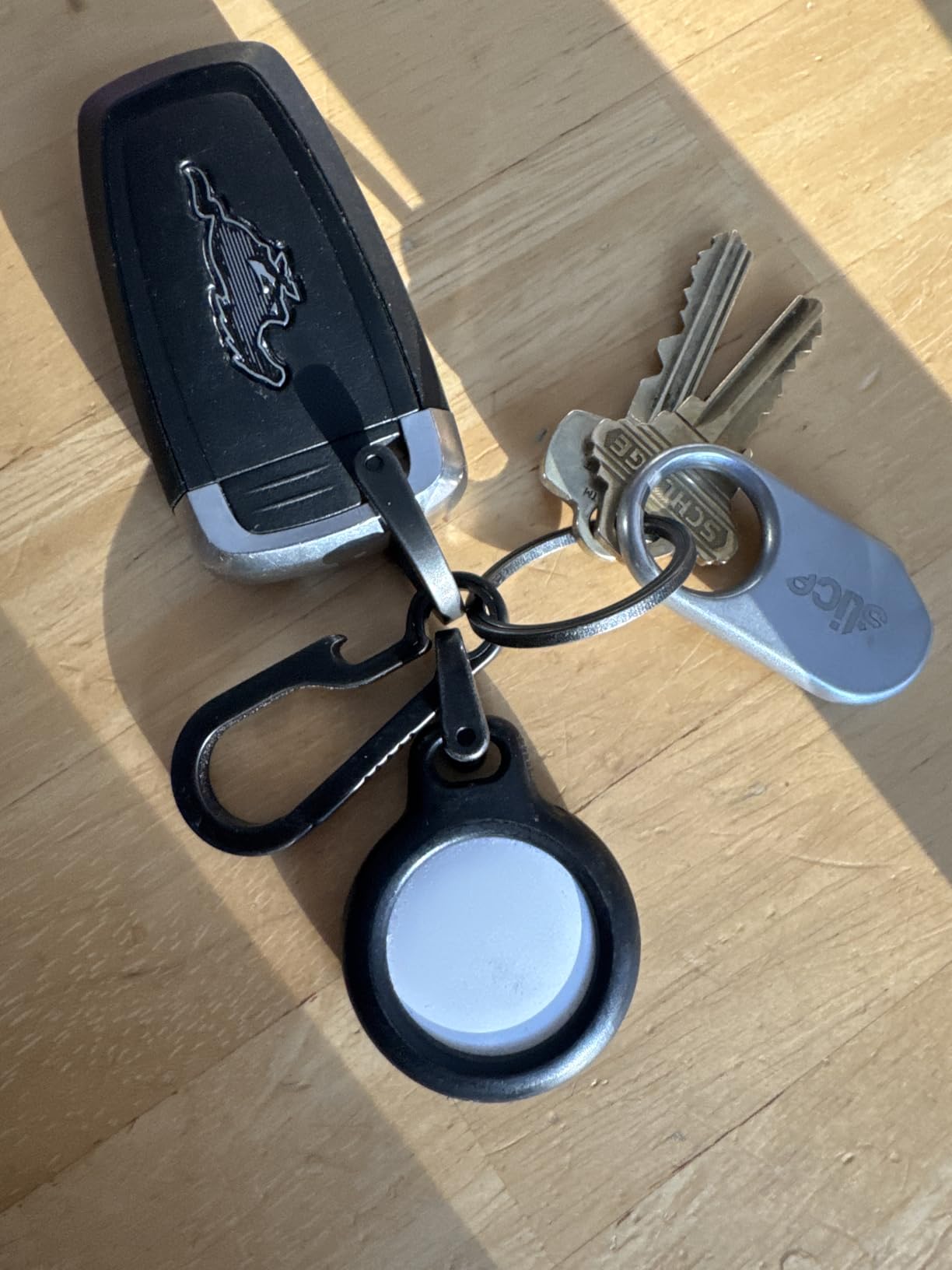 Belkin Apple AirTag Secure Holder with Key Ring - Durable, Scratch-Resistant Case with Open Face & Raised Edges - Protective AirTag Keychain Holder Accessory for Keys, Pets, Luggage, & More - Black customer photo 1