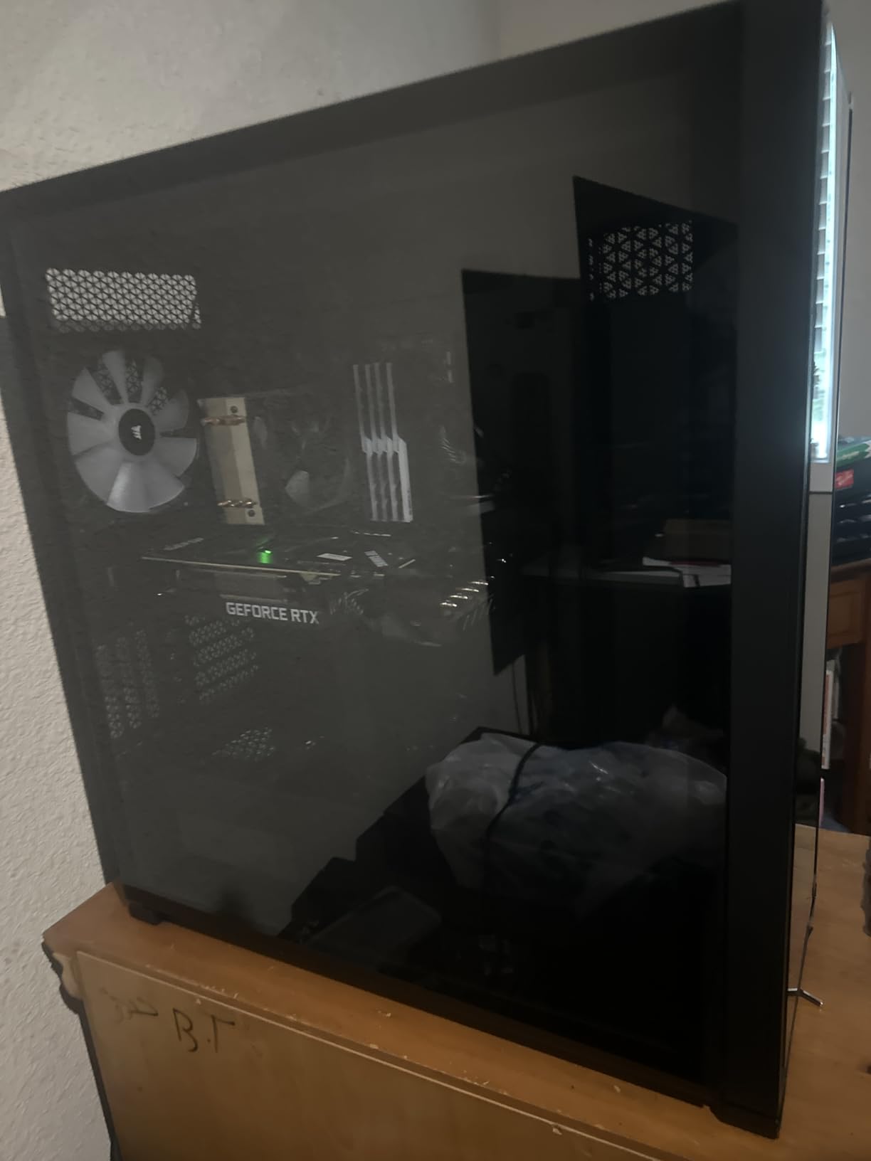 Corsair iCUE 7000X RGB Full-Tower ATX PC Case - Three Tempered Glass Panels - Spacious Interior - Easy Cable Management - 4X CORSAIR SP140 RGB Elite Fans Included - White customer photo 1
