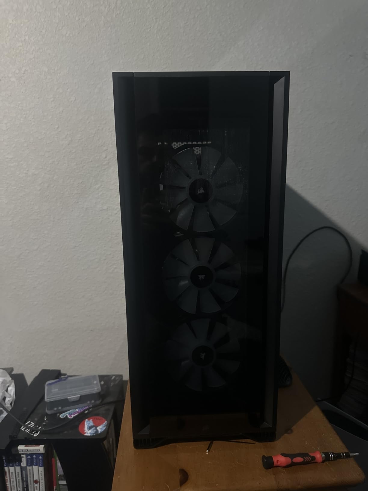Corsair iCUE 7000X RGB Full-Tower ATX PC Case - Three Tempered Glass Panels - Spacious Interior - Easy Cable Management - 4X CORSAIR SP140 RGB Elite Fans Included - White customer photo 2