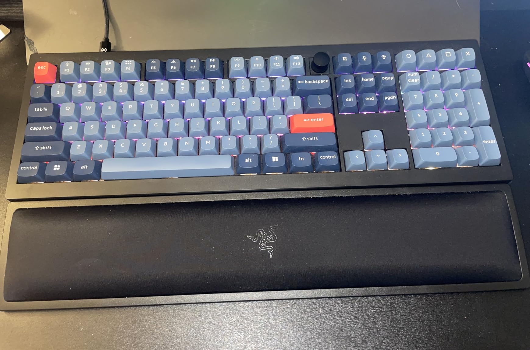 Razer Ergonomic Wrist Rest for Tenkeyless Keyboards: Plush Leatherette Memory Foam Cushion - Anti-Slip Rubber Feet customer photo 1