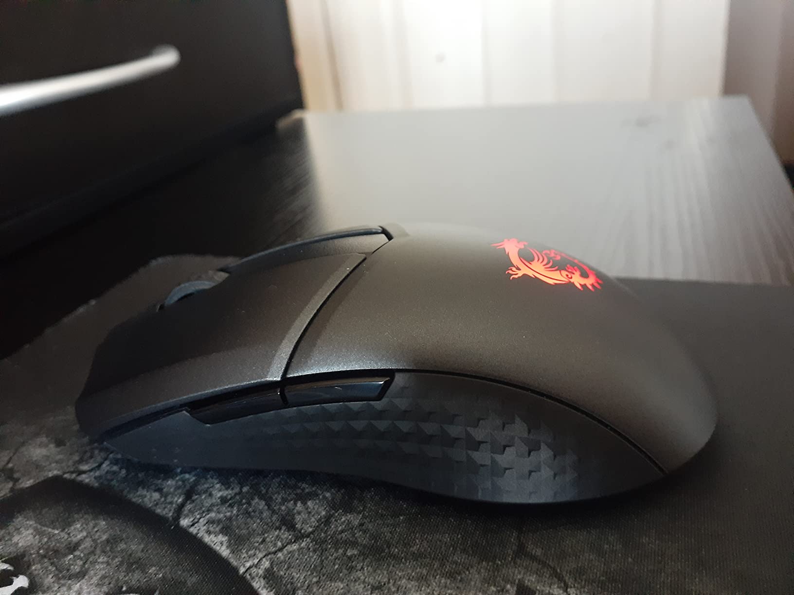 Clutch GM41 Lightweight Wireless Gaming Mouse & Charging Dock, 20,000 DPI, 60M Omron Switches, Fast-Charging 80Hr Battery, RGB Mystic Light, 6 Programmable Buttons customer photo 2
