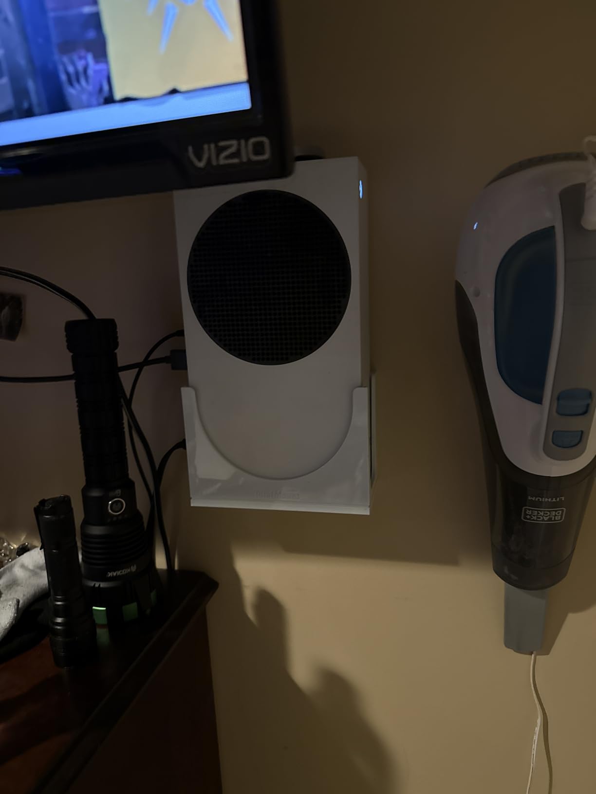 TotalMount - Wall Mount for Xbox Series S - Holds Xbox Series S on a Wall by Your TV (White Mount) customer photo 2