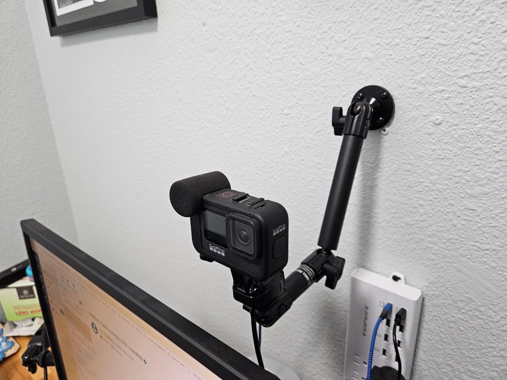 Elgato Wall Mount - Sturdy Horizontal Articulated Arm with 1/4 inch Thread for Easy Mounting and Adjusting of Lights, Cameras, and Microphones, Perfect for Streaming, Videoconferencing, Studios customer photo 1