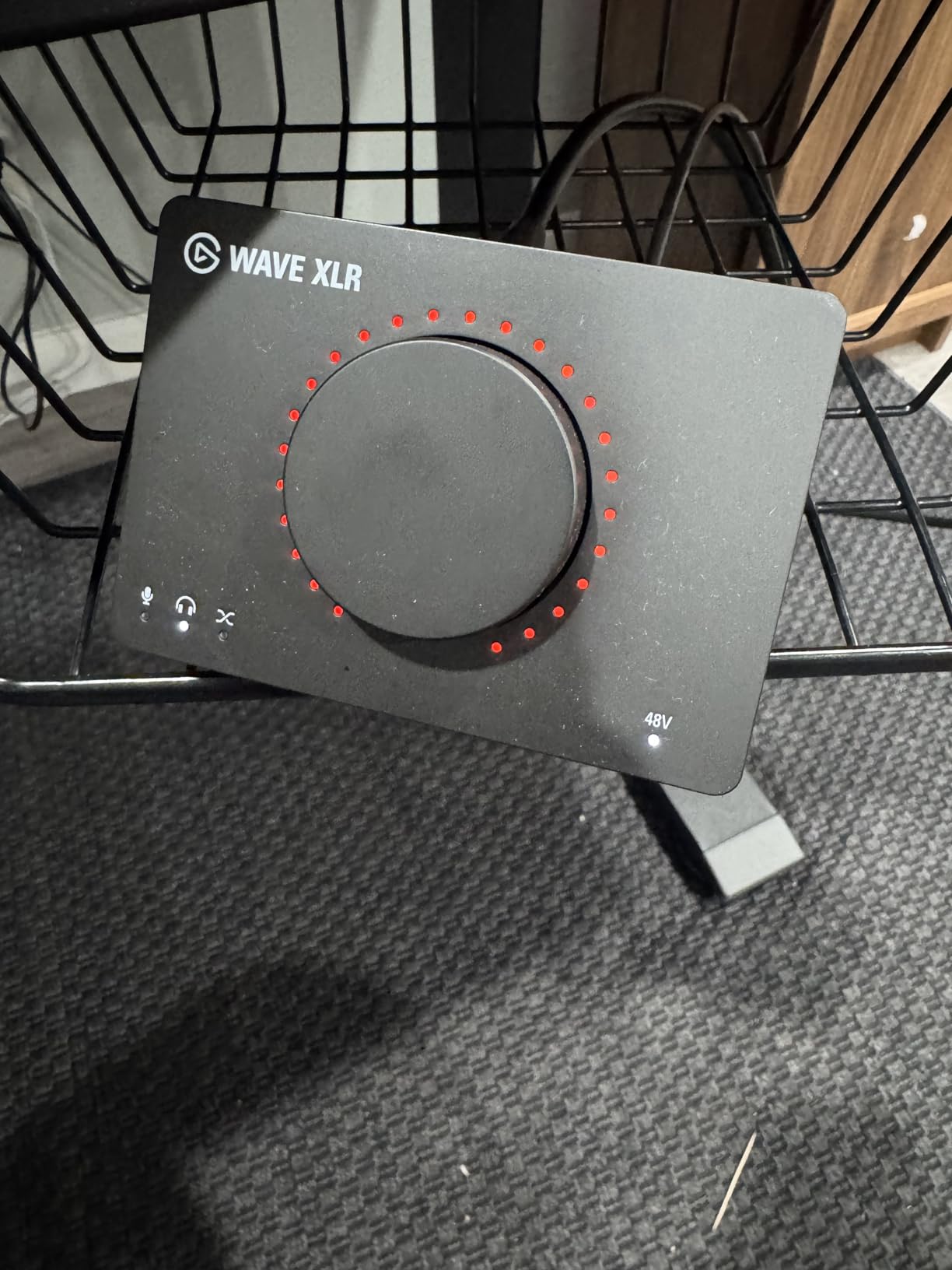 Elgato Wave XLR - Audio Mixer and 75 db Preamp for XLR Mic to USB-C, Control Interface with 48V Phantom Power customer photo 1