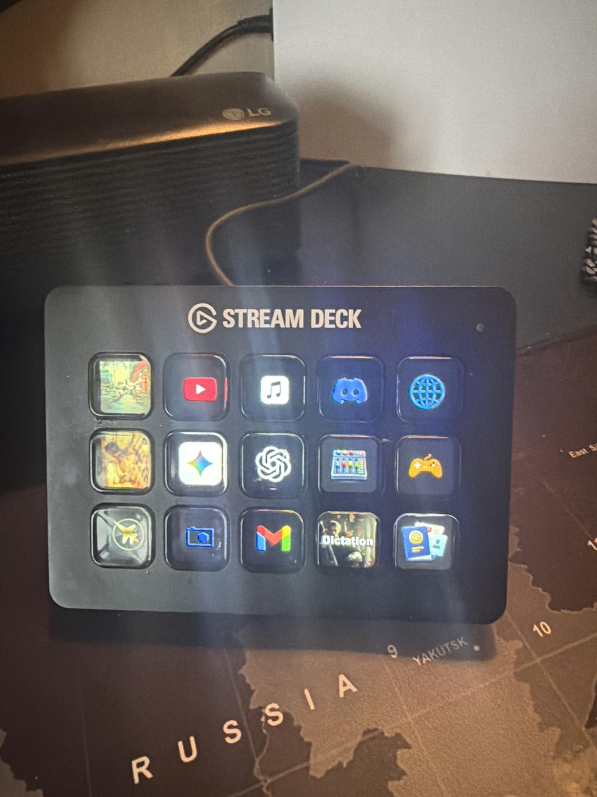 Elgato Stream Deck MK.2 - Studio Controller, 15 macro keys, trigger actions in apps like OBS, Twitch, YouTube and more customer photo 1