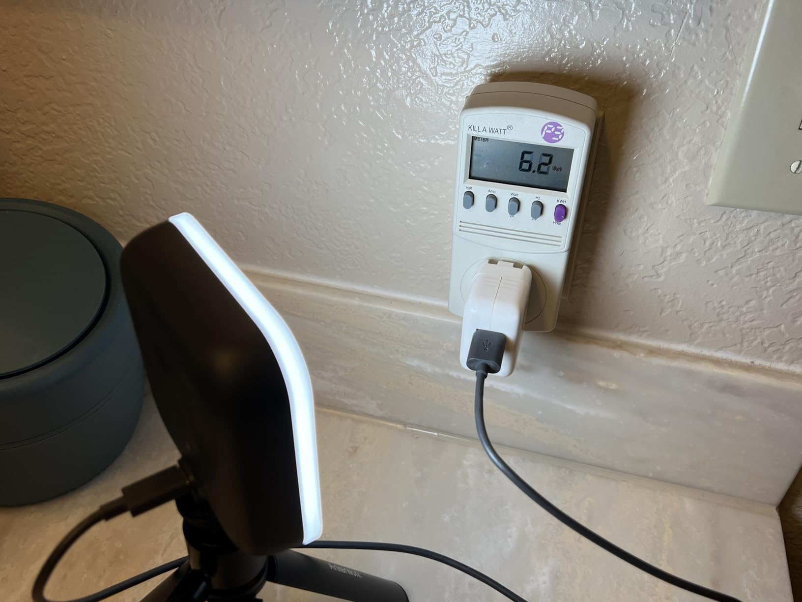 Logitech for Creators Litra Glow Premium LED Streaming Light with TrueSoft, Computer lighting for video conferencing, Zoom meetings customer photo 2