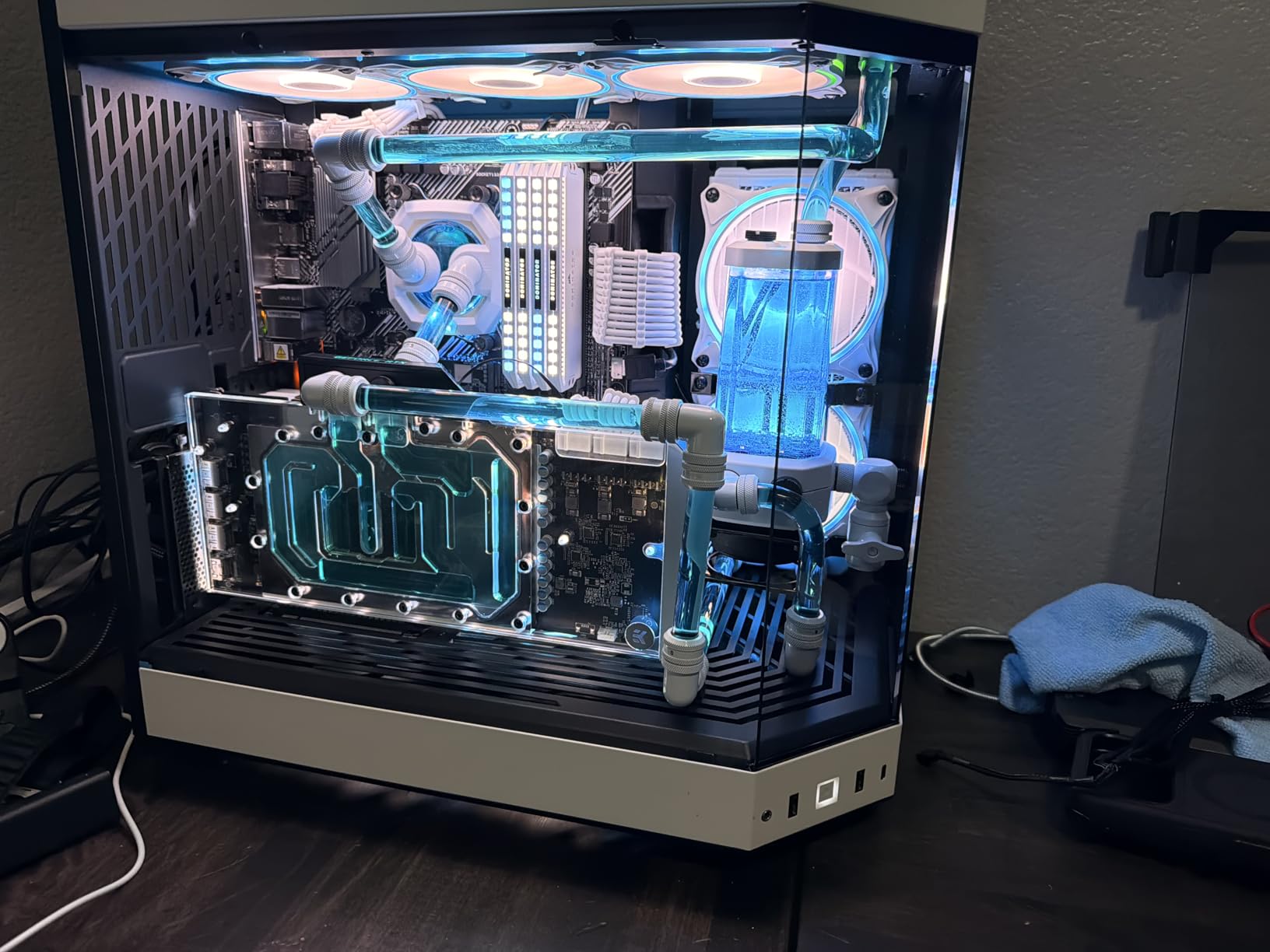 CORSAIR Hydro X Series, XL8, Performance Coolant, 1L, Translucent Blue customer photo 2