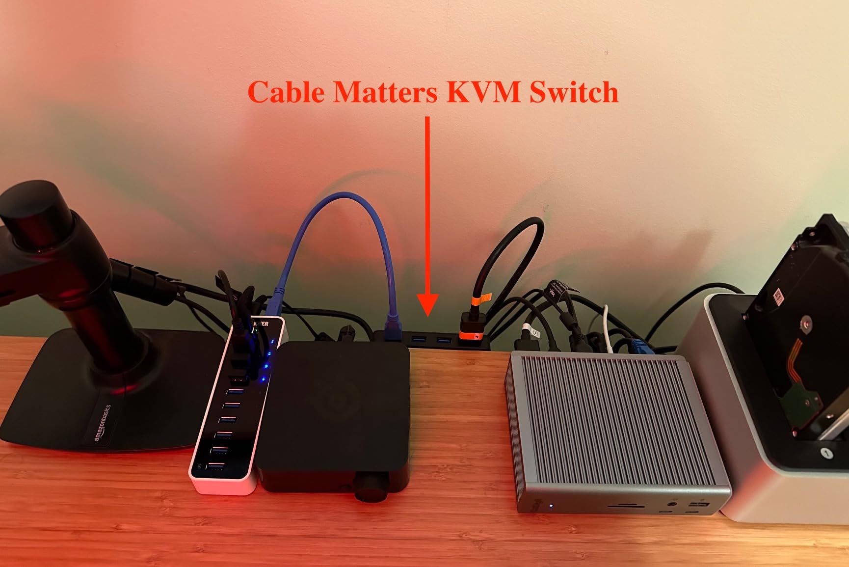 Cable Matters USB 3.0 KVM Switch DisplayPort 1.4 for 2 Computers with 8K@60Hz / 4K@240Hz Display Port Video & 3X 5Gbps USB Ports, FreeSync, G-SYNC and HDR Support customer photo 1