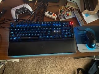 Razer Huntsman V2 TKL Tenkeyless Gaming Keyboard: Fast Linear Optical Switches Gen2 w/Sound Dampeners & 8000Hz Polling Rate - Detachable TypeC Cable - Doubleshot PBT Keycaps - Ergonomic Wrist Rest customer photo 2