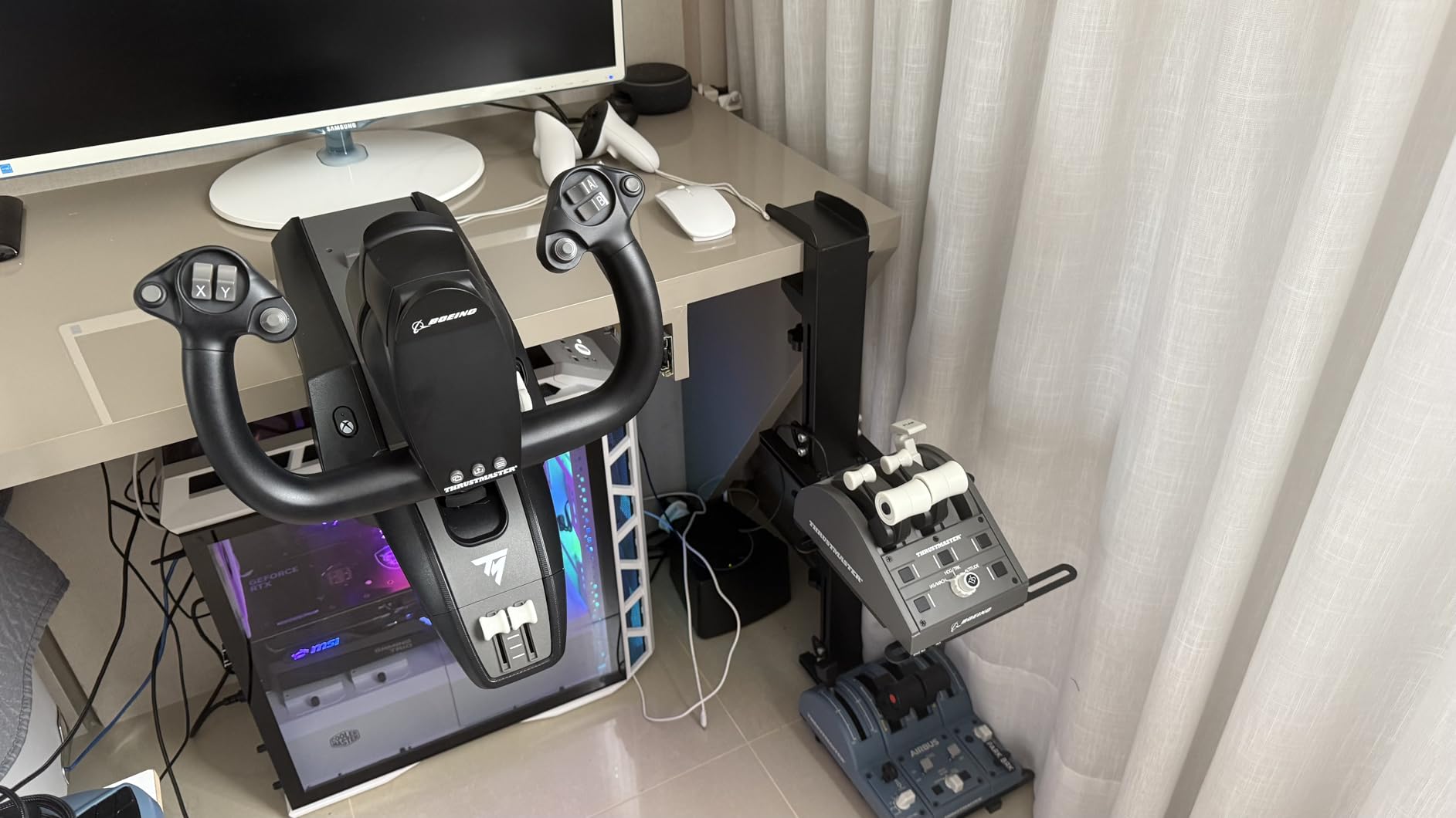 Thrustmaster TCA Yoke Boeing Edition for Xbox Series X|S & PC - Realistic Flight Simulator Controls customer photo 1