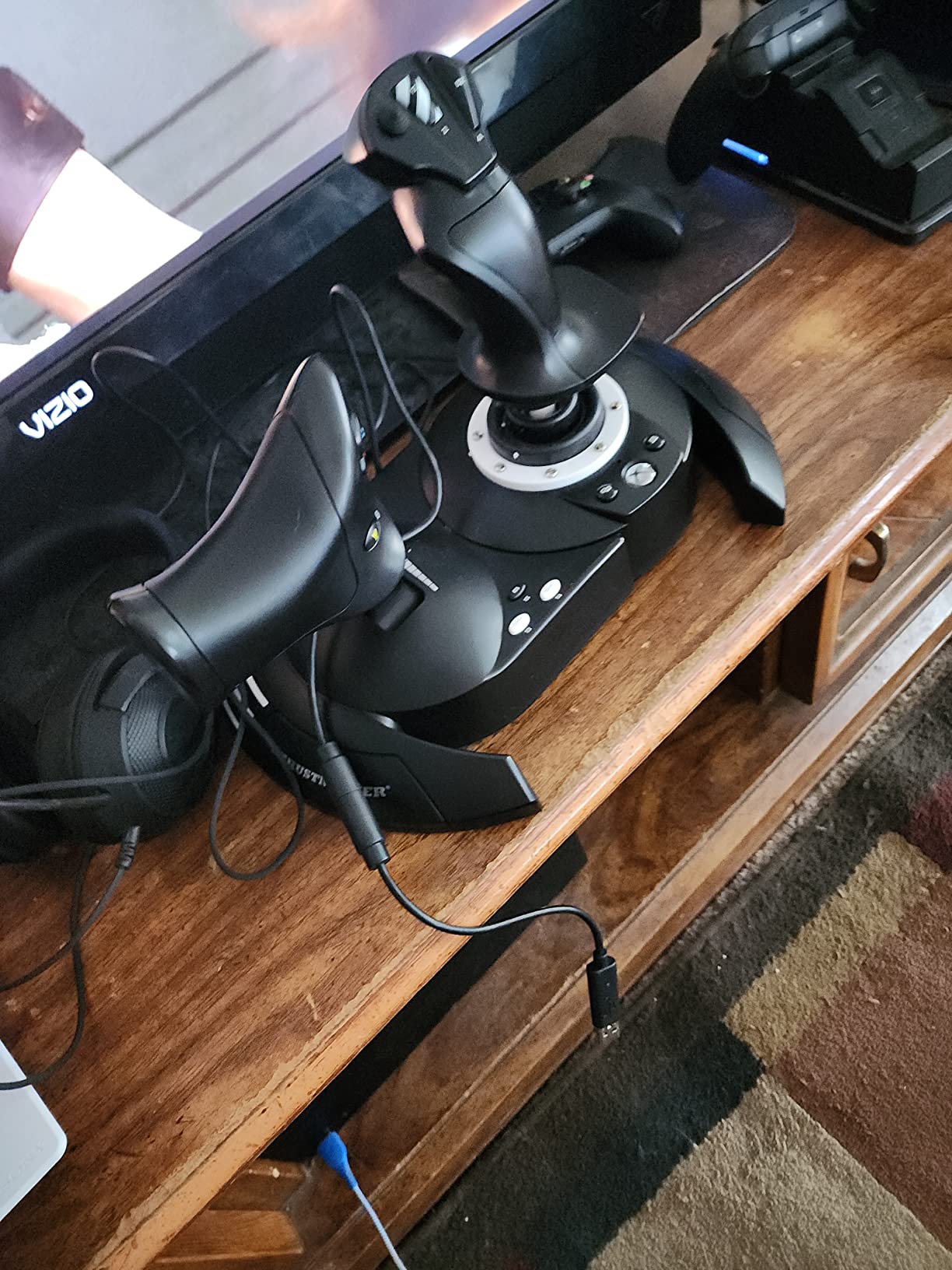 Thrustmaster T-Flight Full Kit Xbox - Flight Stick, Throttle and Rudder Pedals customer photo 1