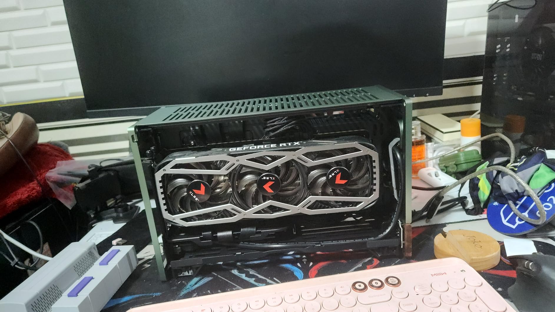 Fractal Design Terra Graphite - Wood Walnut Front Panel - Small Form Factor - Mini ITX Gaming case - PCIe 4.0 Riser Cable - USB Type-C - Anodized Aluminum Panels customer photo 2