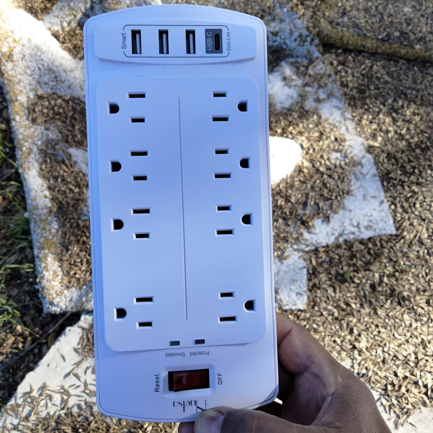 Surge Protector Power Strip - Nuetsa Flat Plug Extension Cord with 8 Outlets and 4 USB Ports, 6 Feet Power Cord (1625W/13A), 2700 Joules, ETL Listed, Black customer photo 2