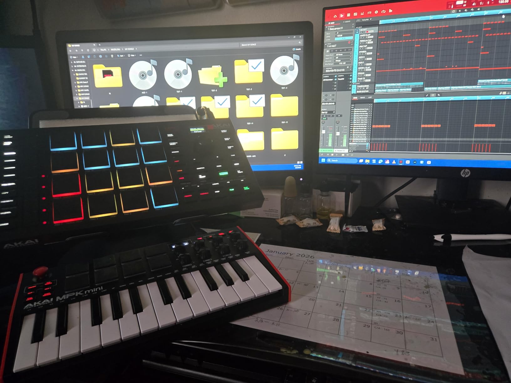 MPC Studio MIDI Controller Beat Maker with 16 Velocity Sensitive RGB Pads, MPC Software, Assignable Touch Strip and LCD Display customer photo 1