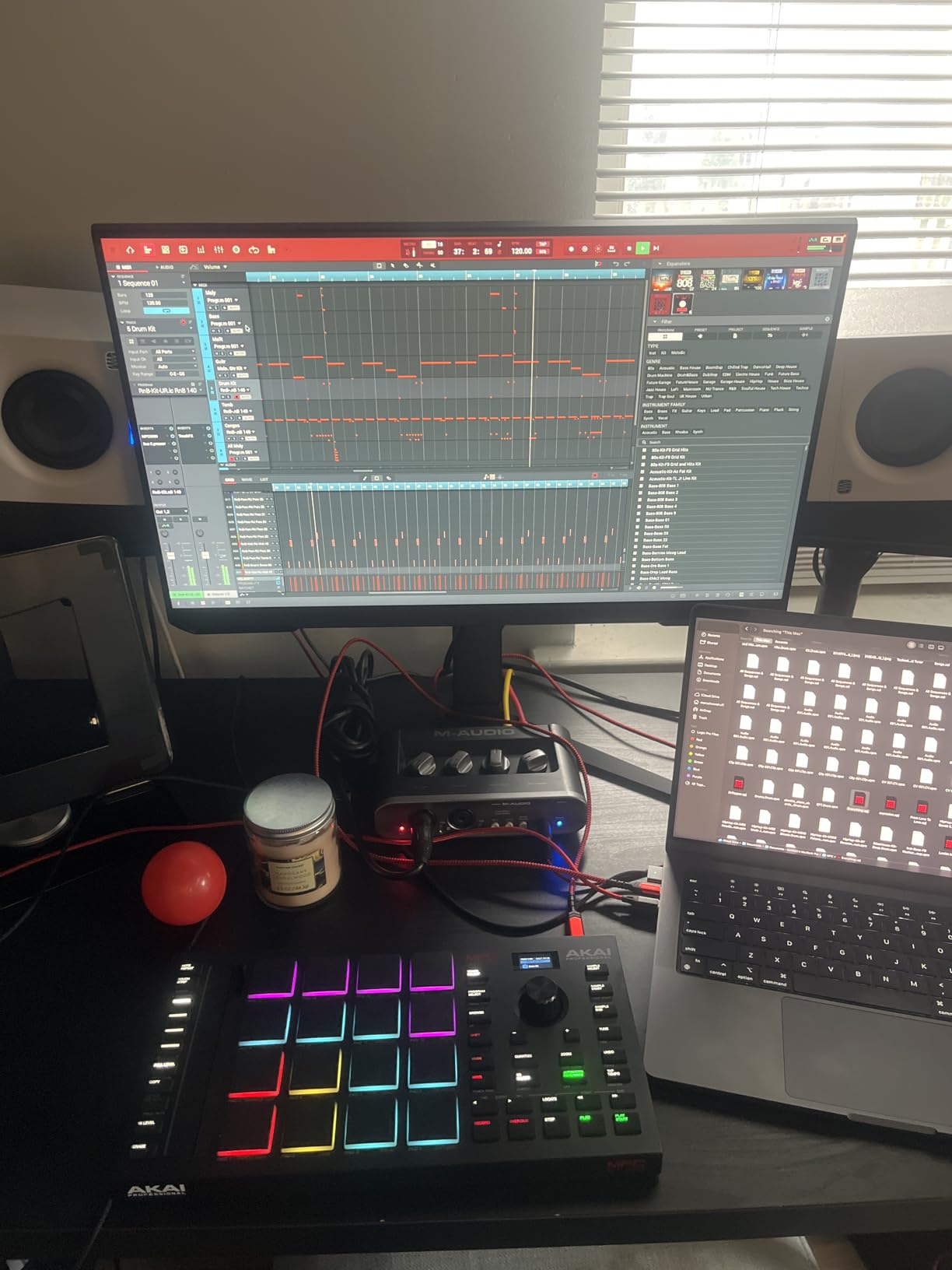 MPC Studio MIDI Controller Beat Maker with 16 Velocity Sensitive RGB Pads, MPC Software, Assignable Touch Strip and LCD Display customer photo 2