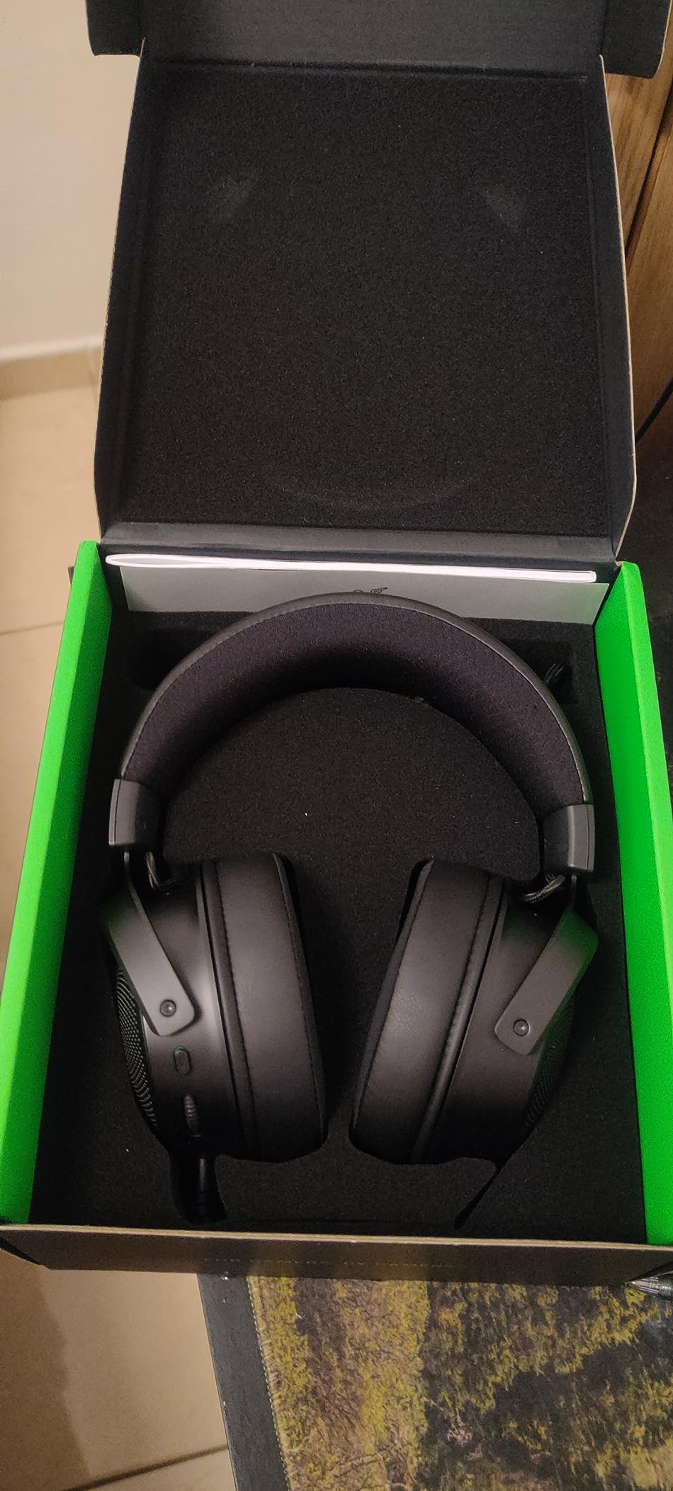Razer Kraken V3 HyperSense Wired USB Gaming Headset w/Haptic Technology: Triforce Titanium 50mm Drivers - THX Spatial Audio - Hybrid Fabric & Leatherette Memory Foam Cushions - Detachable Mic customer photo 2