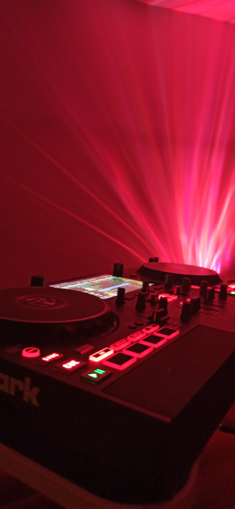 Numark Mixstream Pro Standalone System with Speakers, 7
