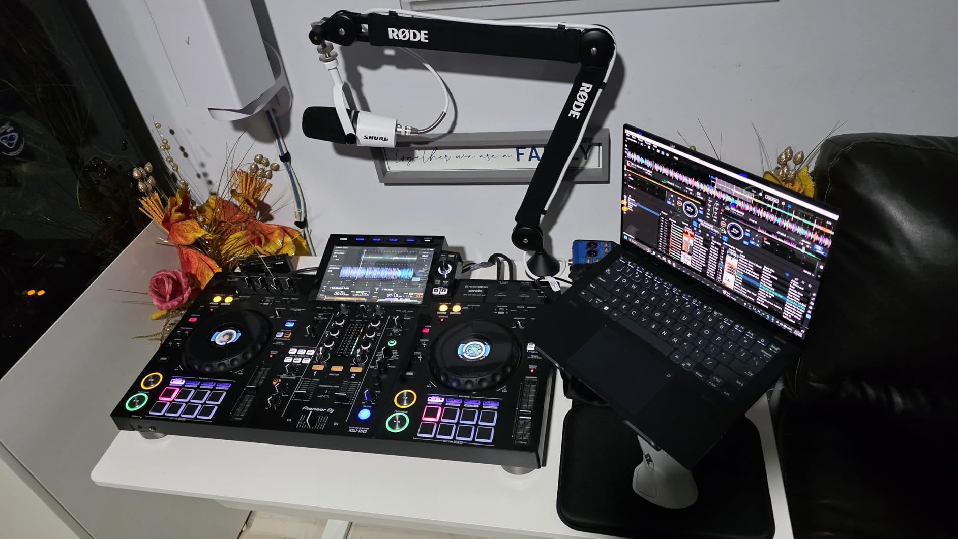 RODE PSA1+ Professional Studio Arm with Spring Damping and Cable Management, Black customer photo 2