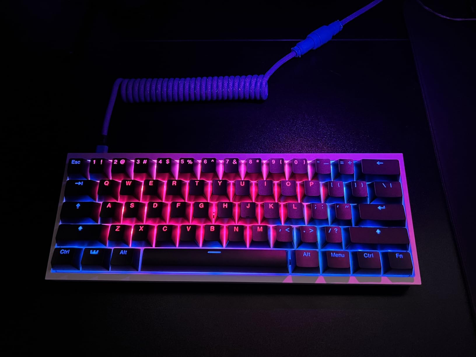 CableMod Pro Coiled Keyboard Cable (Midnight Black, USB A to USB Type C, 150cm) customer photo 1