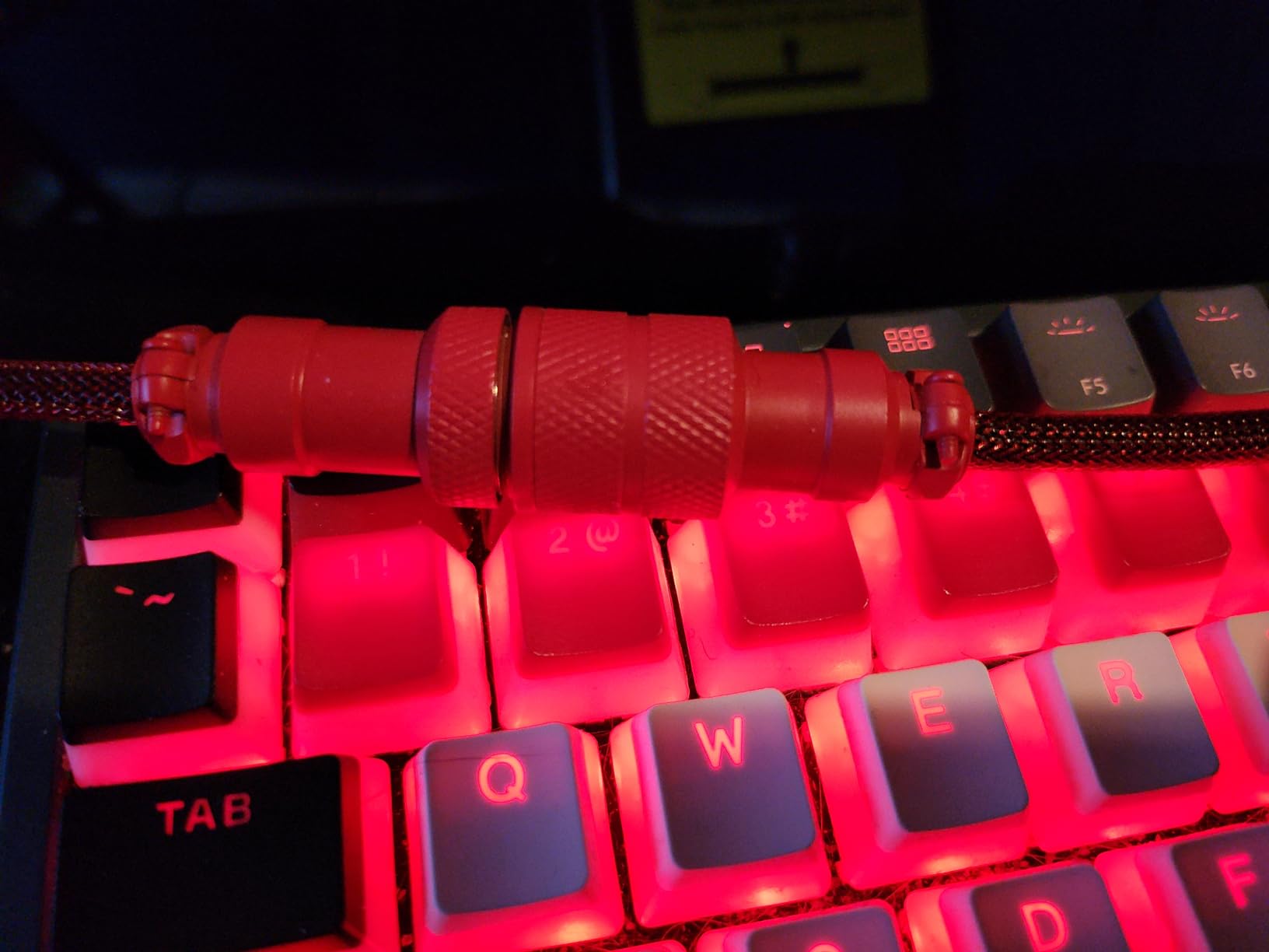 CableMod Pro Coiled Keyboard Cable (Midnight Black, USB A to USB Type C, 150cm) customer photo 2