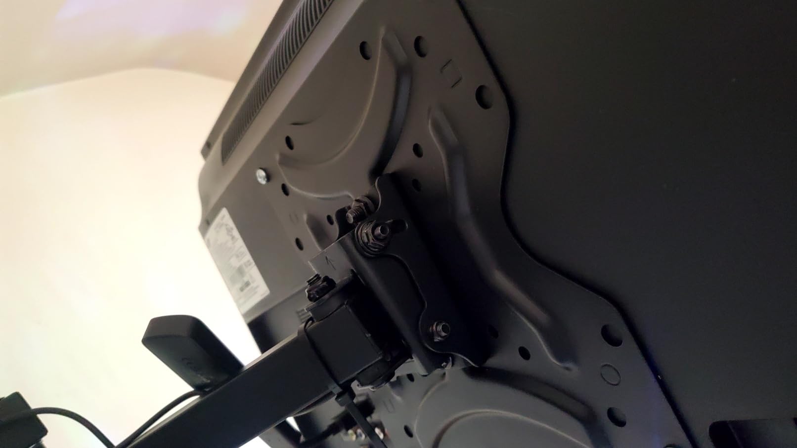 PERLESMITH Full Motion TV Wall Mount for 27-60 Inch Flat & Curved TVs, Single Stud TV Mount with Articulating Swivel Tilt - Wall Mount TV Bracket VESA 400x400mm up to 77 lbs, Perfect Center Design customer photo 1