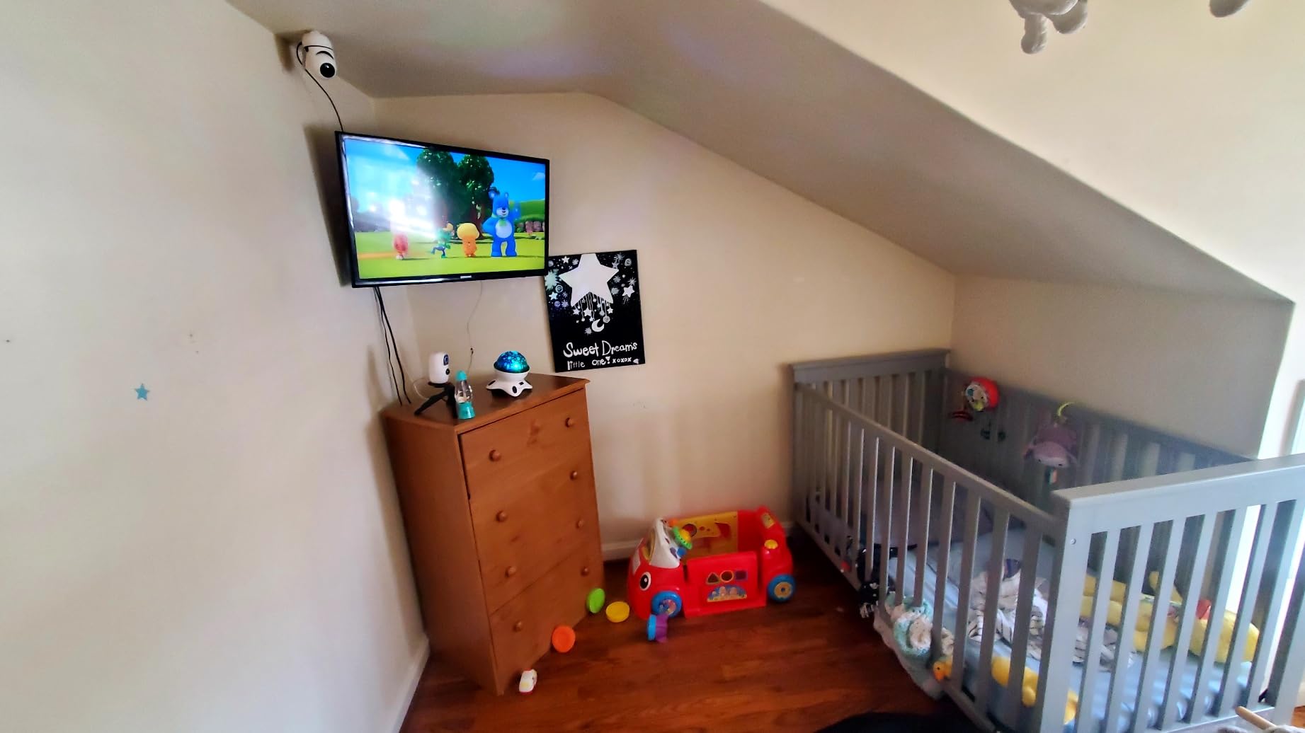 PERLESMITH Full Motion TV Wall Mount for 27-60 Inch Flat & Curved TVs, Single Stud TV Mount with Articulating Swivel Tilt - Wall Mount TV Bracket VESA 400x400mm up to 77 lbs, Perfect Center Design customer photo 2
