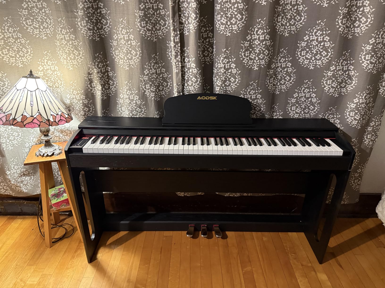 AODSK 88-Key Weighted Hammer Action Digital Piano with Speakers,Furniture Stand and Triple Pedals,Beginner's Course - B-85 customer photo 1
