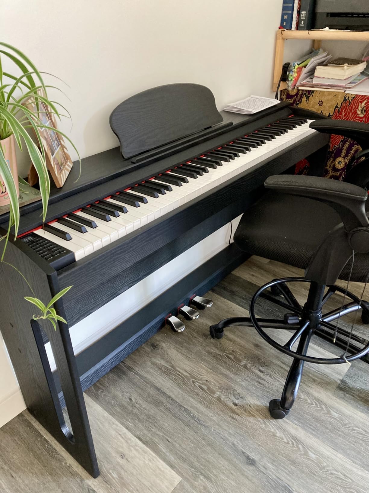 AODSK 88-Key Weighted Hammer Action Digital Piano with Speakers,Furniture Stand and Triple Pedals,Beginner's Course - B-85 customer photo 2