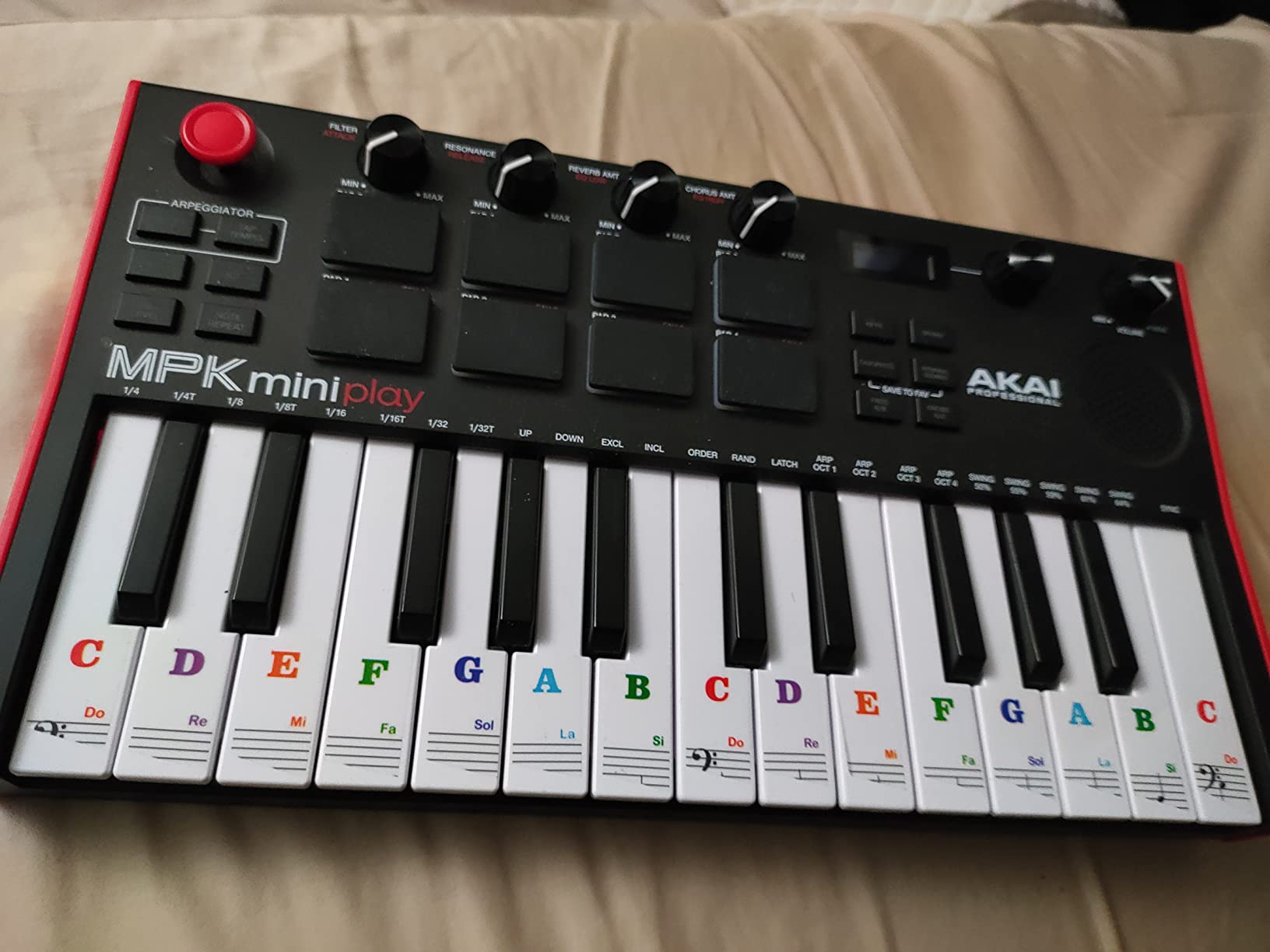 MPK Mini Play MK3 - MIDI Keyboard Controller with Built-in Speaker and Sounds Plus Dynamic Keybed, MPC Pads, Software Suite and Native Instruments Sound Package customer photo 2