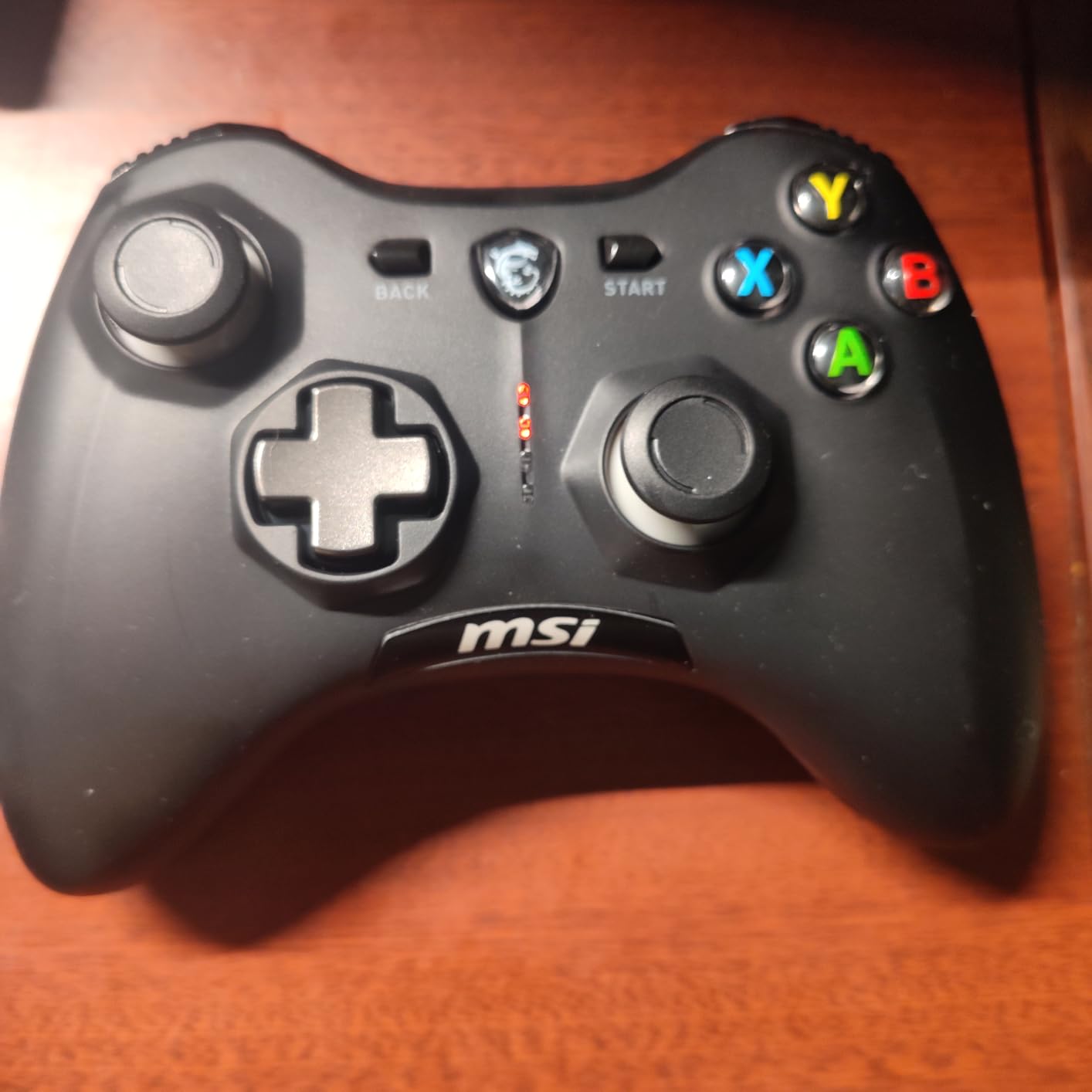 msi Force GC30V2 Wireless Gaming Controller, Dual Vibration Motors, Dual Connection Modes, Interchangeable D-Pads, Compatible with PC & Android customer photo 1