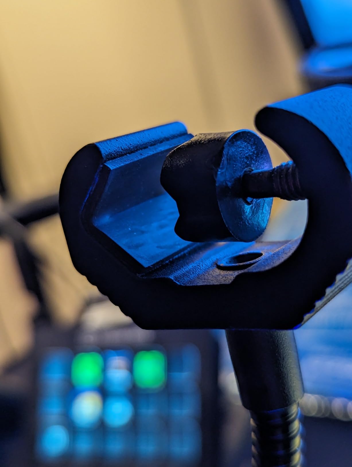 FIFINE Microphone Pop Filter for Boom Arm or Desktop Stand, Mic Shield with Dual Layers, Gooseneck Clip, Fit for Streaming, Podcasting, Voice-Over, Singing for Home Recording Studio customer photo 1