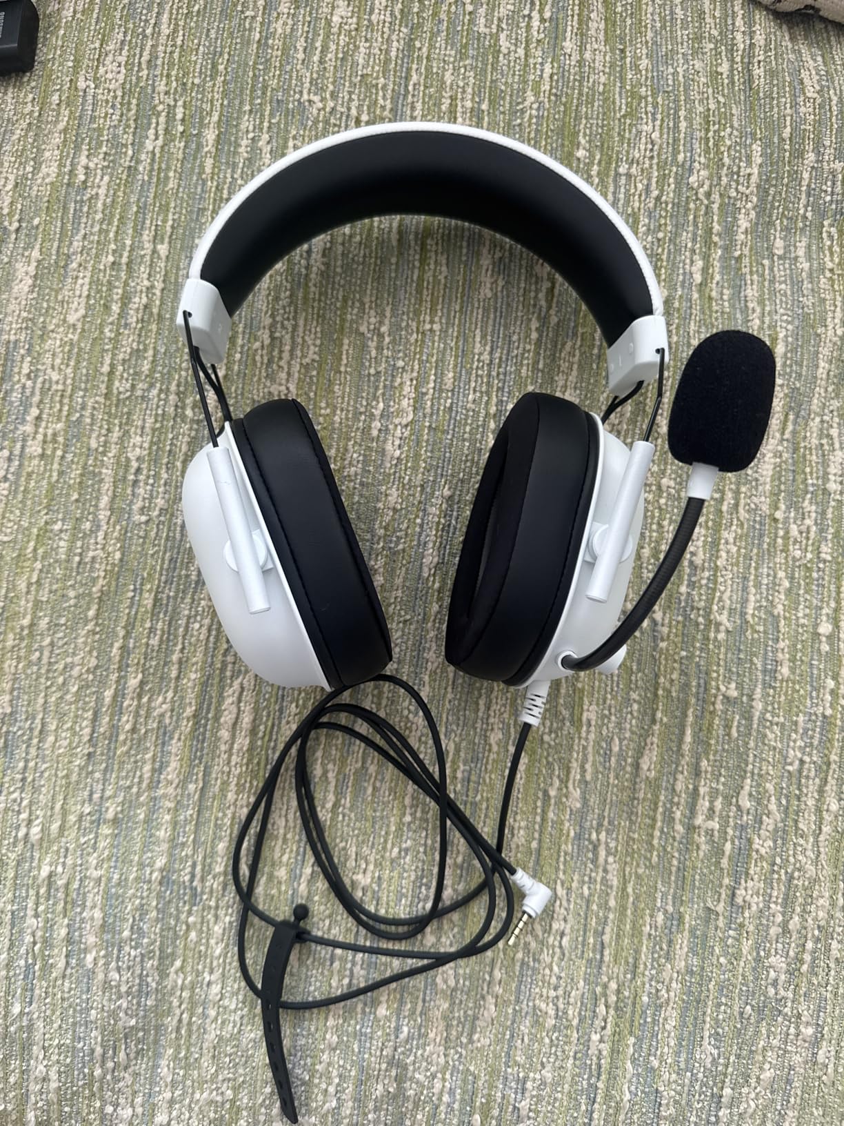 Razer BlackShark V2 X Gaming Headset: 7.1 Surround Sound - 50mm Drivers - Memory Foam Cushion - for PC, Mac, PS4, PS5, Switch - 3.5mm Audio Jack - White customer photo 2