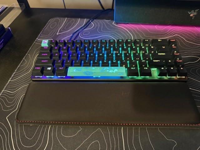 HyperX Wrist Rest - Tenkeyless - Cooling Gel - Memory Foam - Anti-Slip customer photo 1