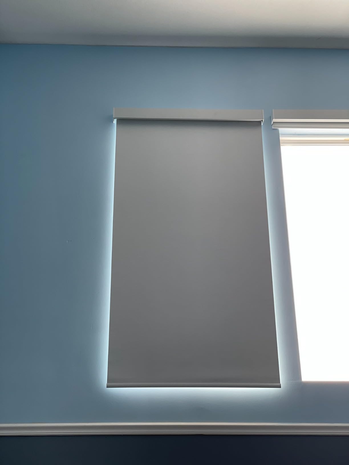 Motorized Roller Shade, 100% Blackout Smart Window Blinds Work with Homekit, Alexa, Google Home, Remote Control, Electric Blinds with USB/Solar Pannel Charging, Linen White customer photo 1