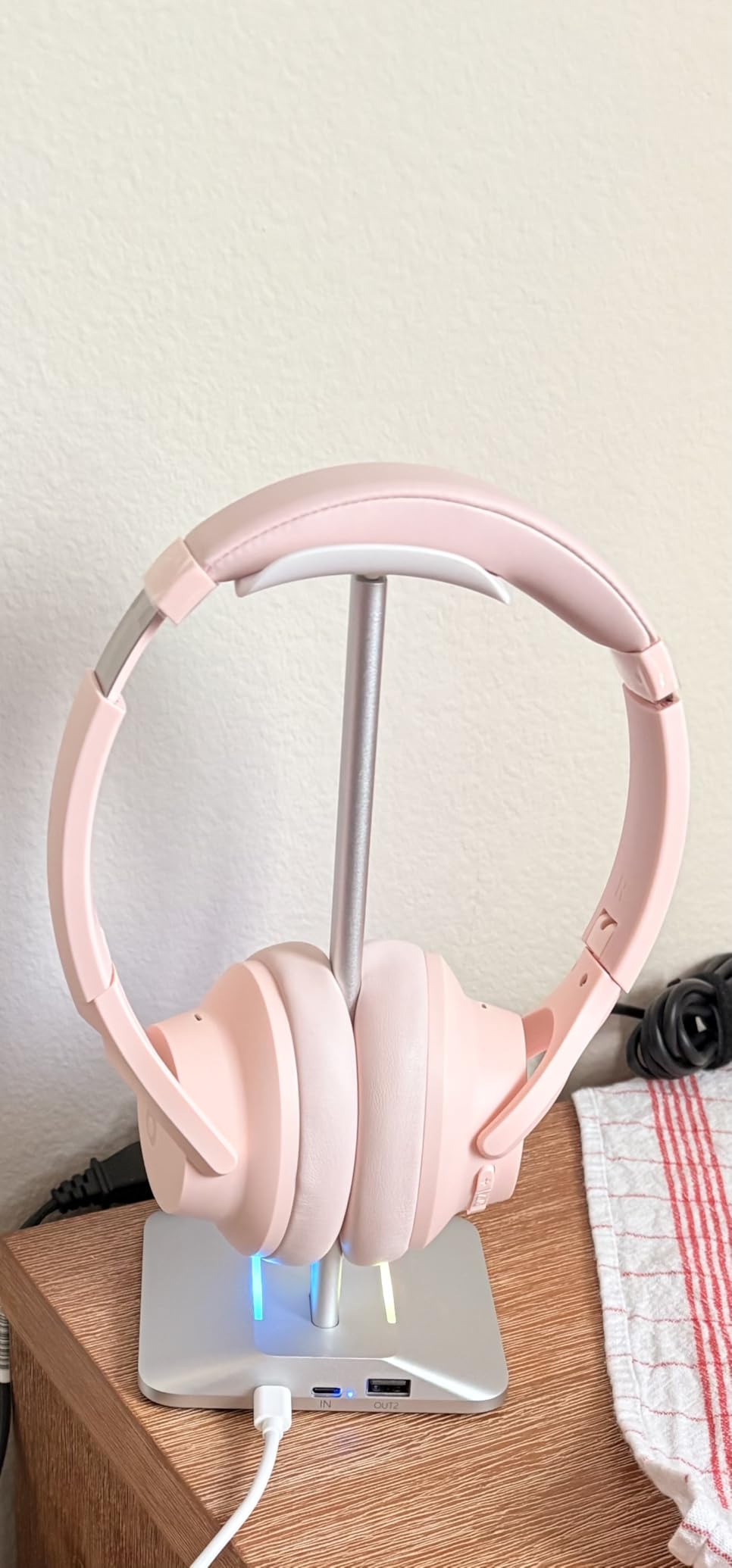 New bee RGB Headphone Stand with 1 USB-C Charging Port and 1 USB Charging Port, Desk Gaming Headset Stand with 7 Light Modes for All Earphone Accessories (Black) customer photo 2