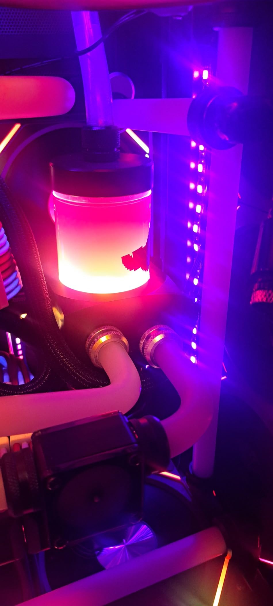Alphacool Core 100 Aurora Reservoir D5/VPP, Acetal/Acrylic customer photo 1
