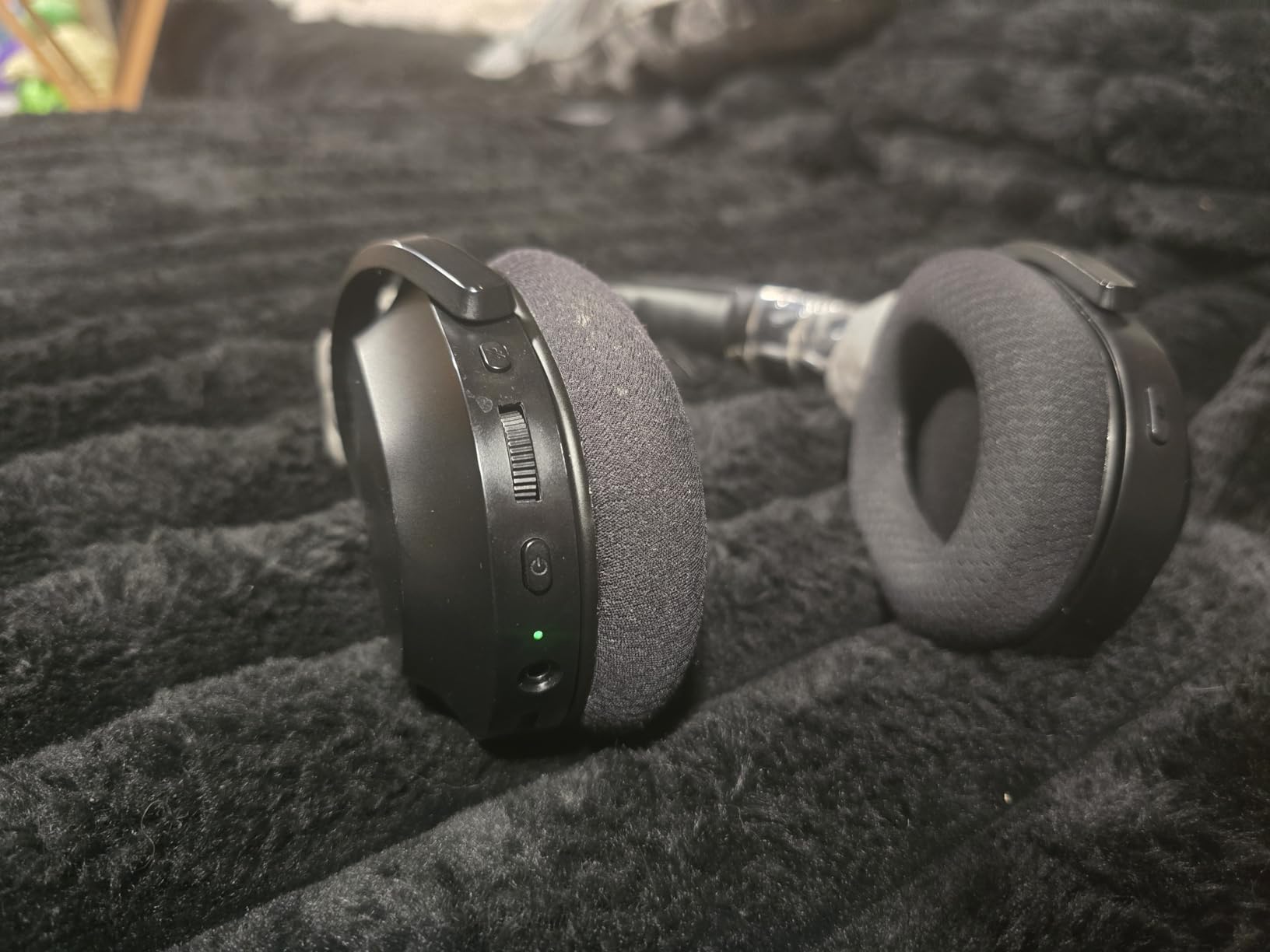 Razer Barracuda X Wireless Gaming & Mobile Headset (PC, PlayStation, Switch 2, Android, iOS): 2.4GHz Wireless + Bluetooth - Lightweight - 40mm Drivers - Detachable Mic - 50 Hr Battery - Black customer photo 2