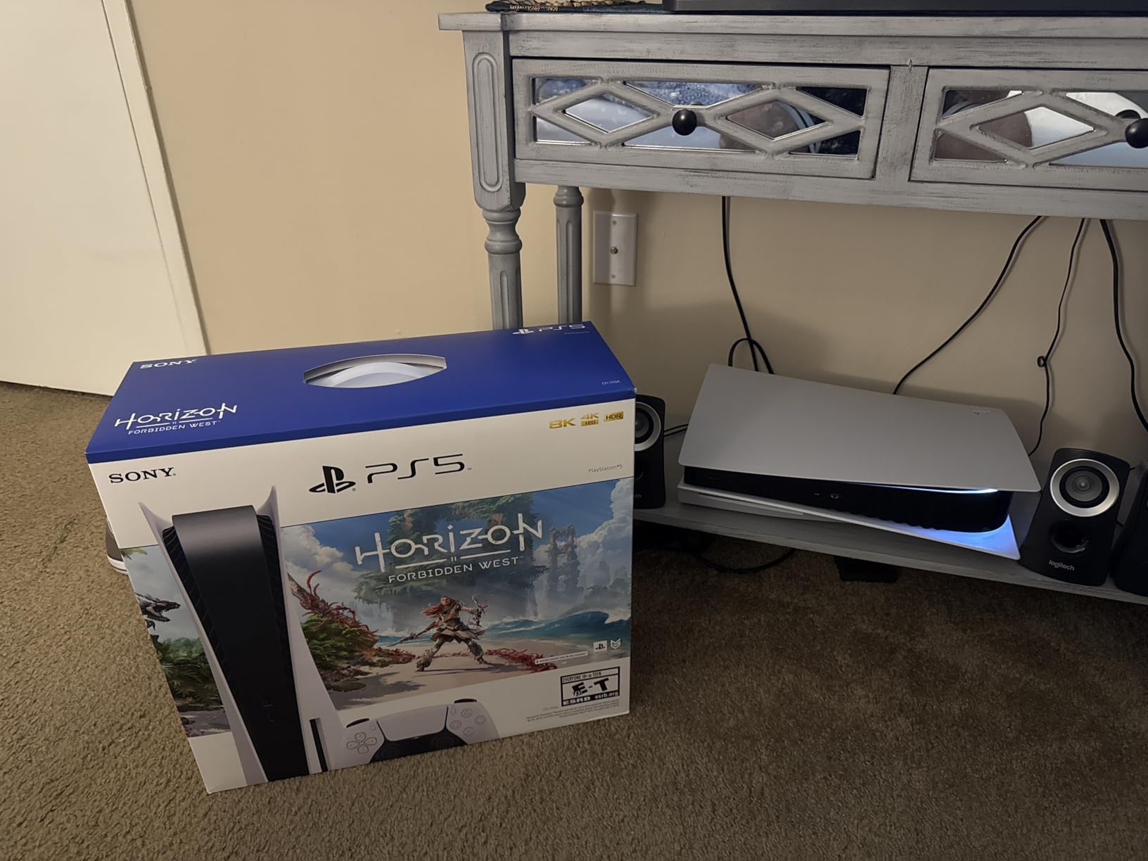 PS5 Console- Horizon Forbidden West Bundle customer photo 2
