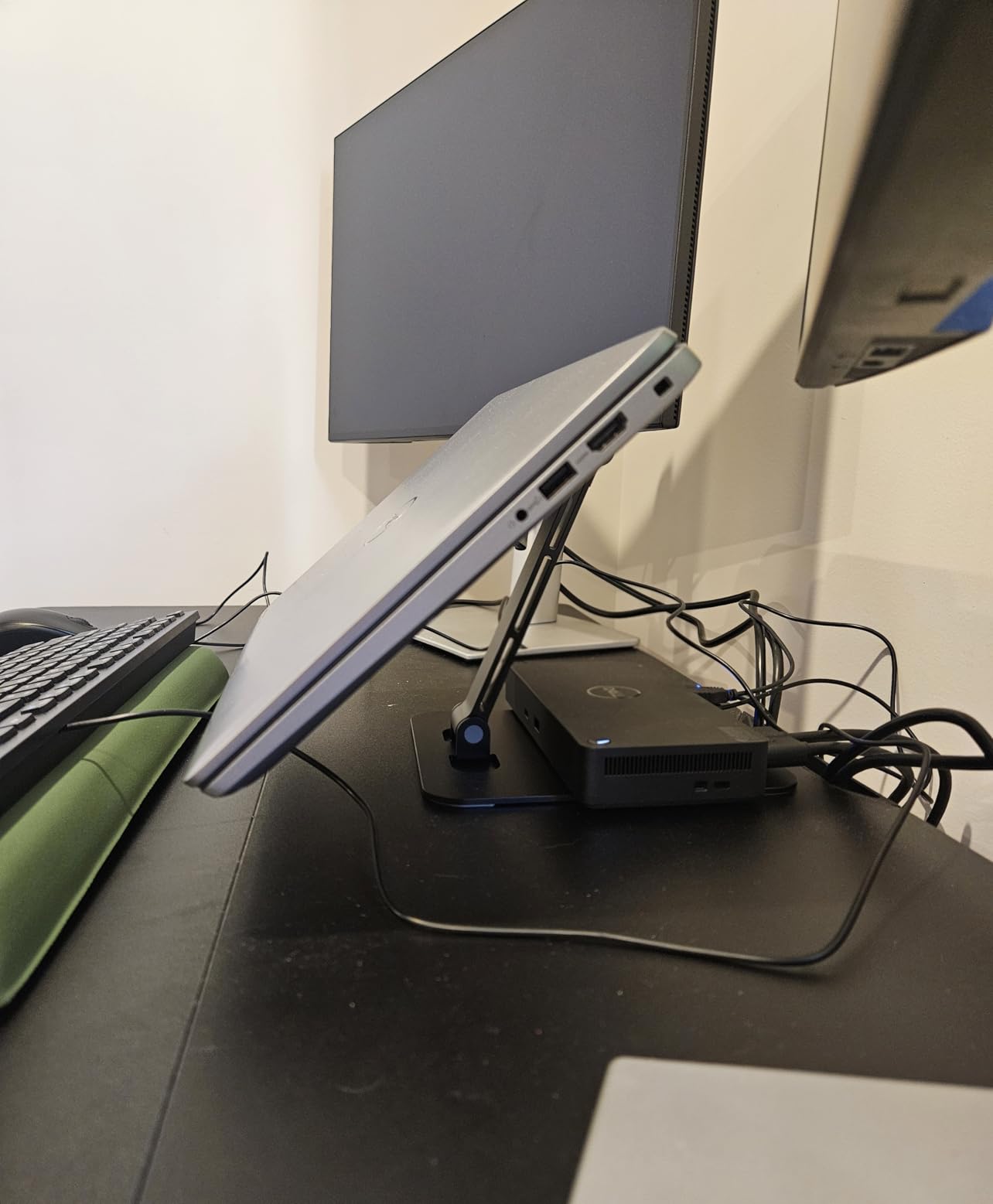 Foldable Laptop Stand, Height Adjustable Ergonomic Computer Stand for Desk, Aluminum Portable Laptop Riser Holder Notebook Mount Compatible with MacBook Pro Air, HP, Dell 10-16