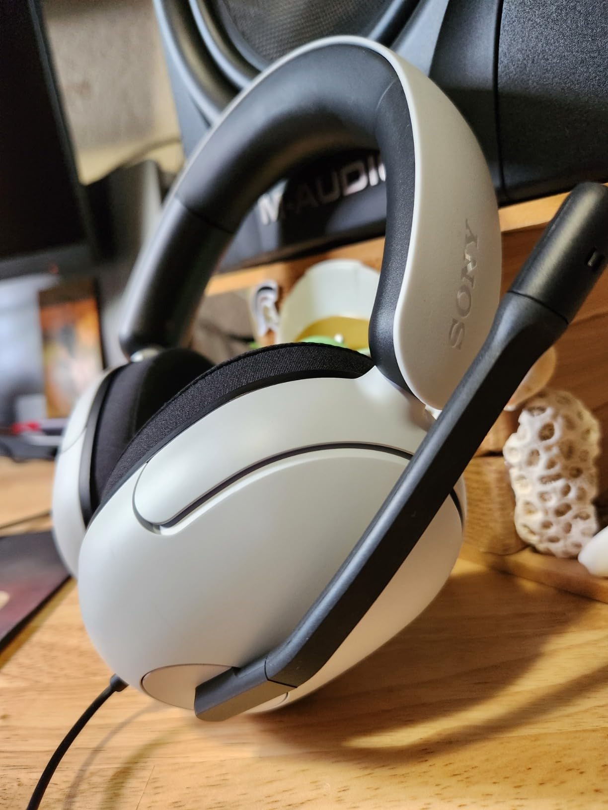 Sony INZONE H3 Wired Gaming Headphones With Mic, PS5 Headphones, Over-Ear, Personalized 360 Spatial Sound, Discord Certified MDR-G300 (White) customer photo 1
